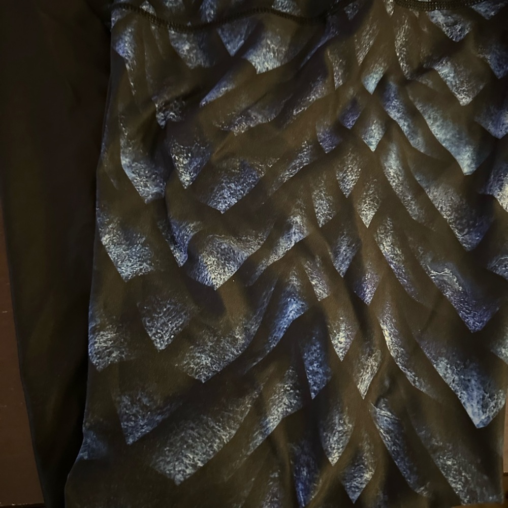 Feed Me Fight Me Dragon Scale leggings Med - Picture 4 of 5